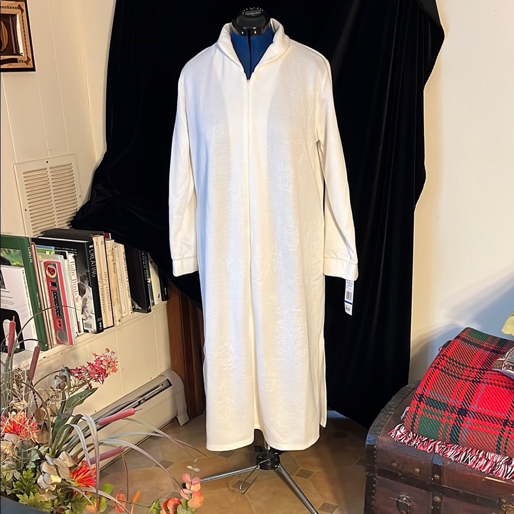 Great Christmas gift! Lovely NEW Jones New York White Long Sleeve Zip-Up Robe XL